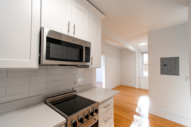 210 Hemenway St, Unit 15 in Boston, MA - Building Photo - Building Photo