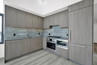 626 Claremont St in Coquitlam, BC - Building Photo - Building Photo