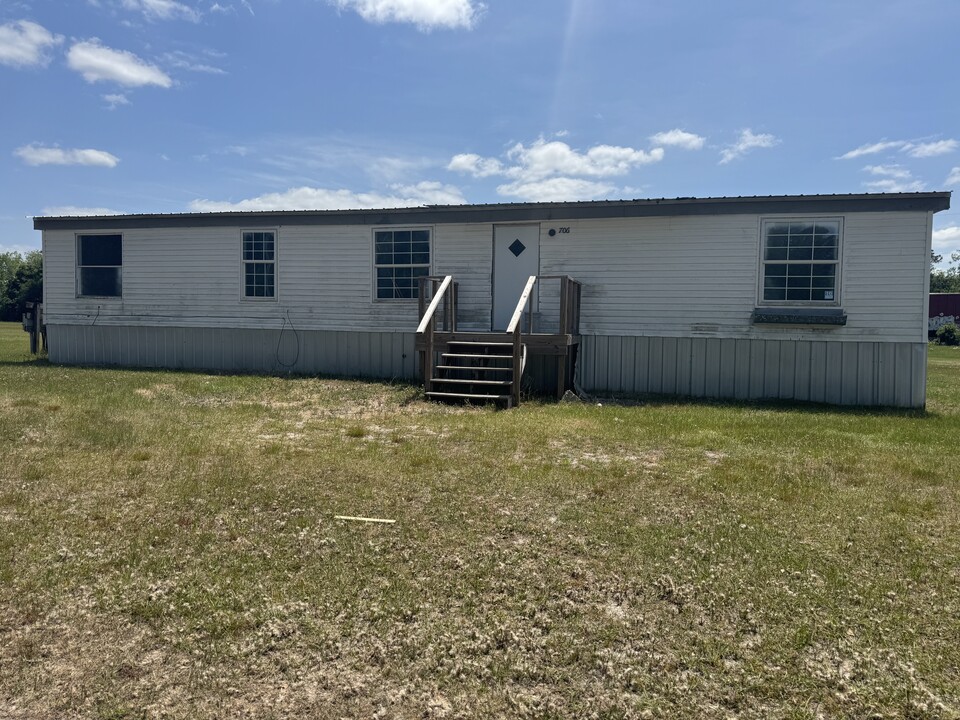 706 House St in Waycross, GA - Building Photo