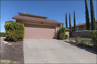 601 Firedale Ln in El Paso, TX - Building Photo - Building Photo