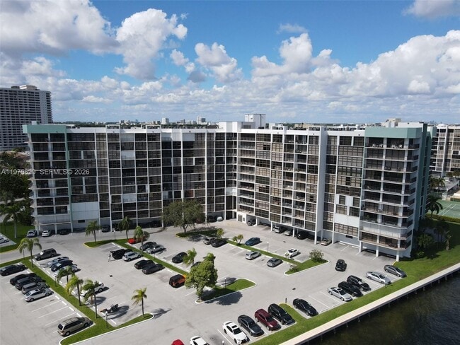 400 Leslie Dr, Unit PH in Hallandale Beach, FL - Building Photo - Building Photo