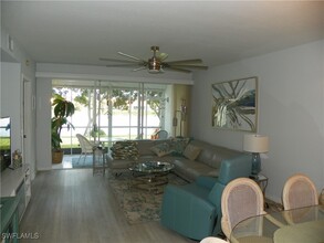 218 Gabriel Cir in Naples, FL - Foto de edificio - Building Photo