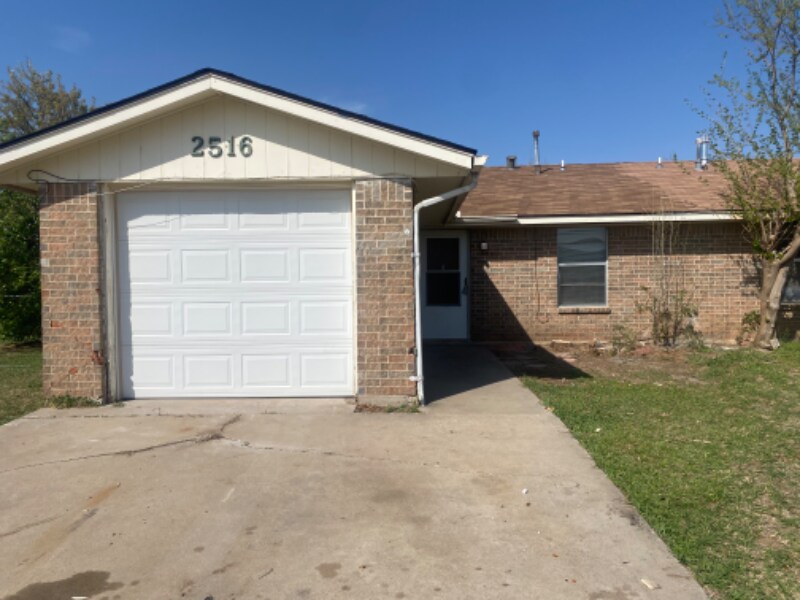 2516 NE Dearborn Ave in Lawton, OK - Building Photo