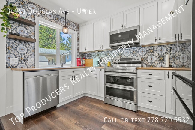 property at 34941 Douglas Ave