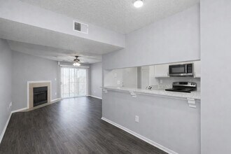 Falcon Point in Kansas City, MO - Foto de edificio - Building Photo