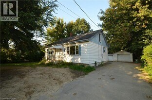 490 Springbrook Ave in Ancaster, ON - Building Photo