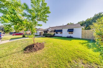 1304 Pugh Dr in Galena Park, TX - Foto de edificio - Building Photo