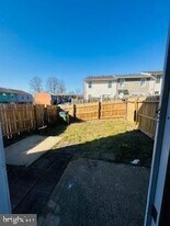 120 Oak Dr in Stafford, VA - Building Photo