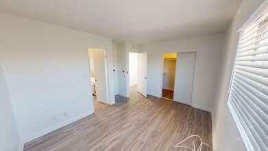 Chateau Park Casino Royale I in Inglewood, CA - Building Photo - Interior Photo