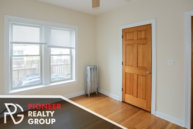1946 W Leland Ave, Unit #2 in Chicago, IL - Foto de edificio - Building Photo