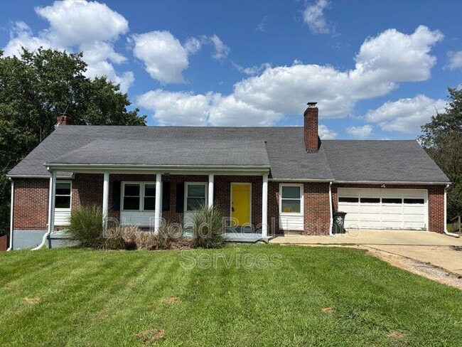 property at 1750 N Staunton Dr