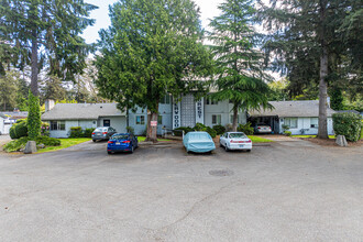 Sherwood Forest Apartments in Lakewood, WA - Foto de edificio - Building Photo