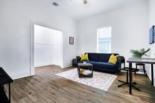 243 Porter St in San Antonio, TX - Building Photo