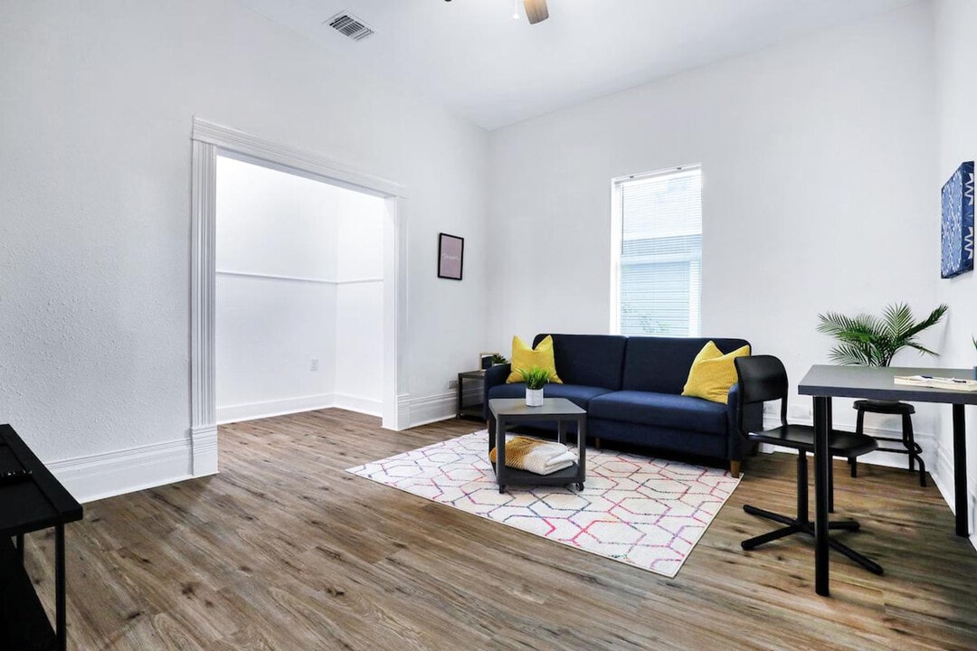 243 Porter St in San Antonio, TX - Building Photo