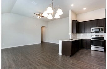 537 Grayson Ln in Seguin, TX - Building Photo - Building Photo