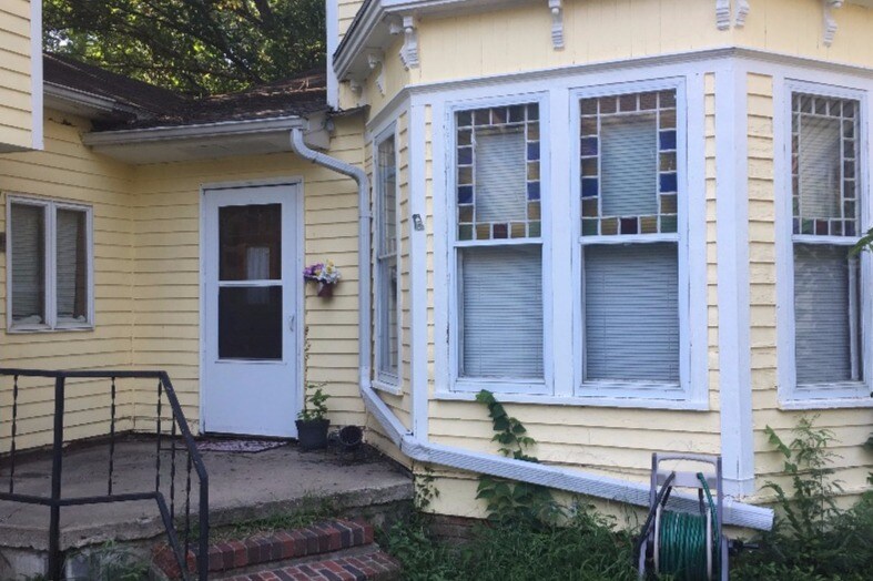 410 Cottage Ave in Vermillion, SD - Building Photo