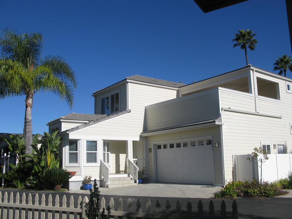 1101 Cherokee, Unit 1366-306 in Topanga, CA - Foto de edificio