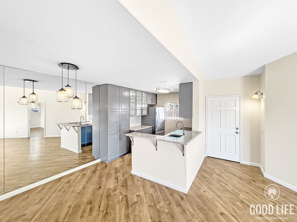 7183 Camino Degrazia in San Diego, CA - Building Photo