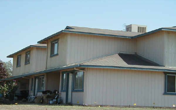 13050 Welch St in Waterford, CA - Building Photo