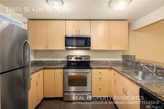 12601 SE 41st Pl in Bellevue, WA - Building Photo - Building Photo