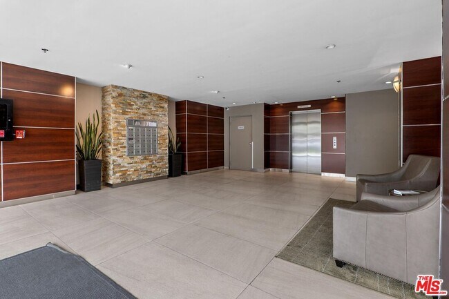 1617 S Beverly Glen Blvd in Los Angeles, CA - Building Photo - Building Photo