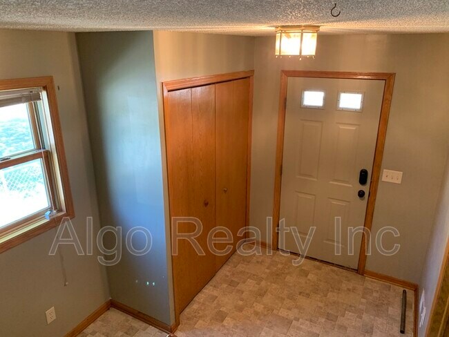 2827 N Aldrich Ave in Minneapolis, MN - Building Photo - Building Photo