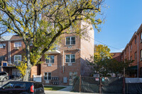 52-11 102nd St in Corona, NY - Foto de edificio - Building Photo