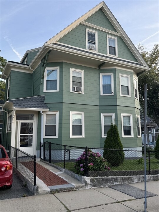 322 Highland Ave, Unit #2Left in Somerville, MA - Foto de edificio