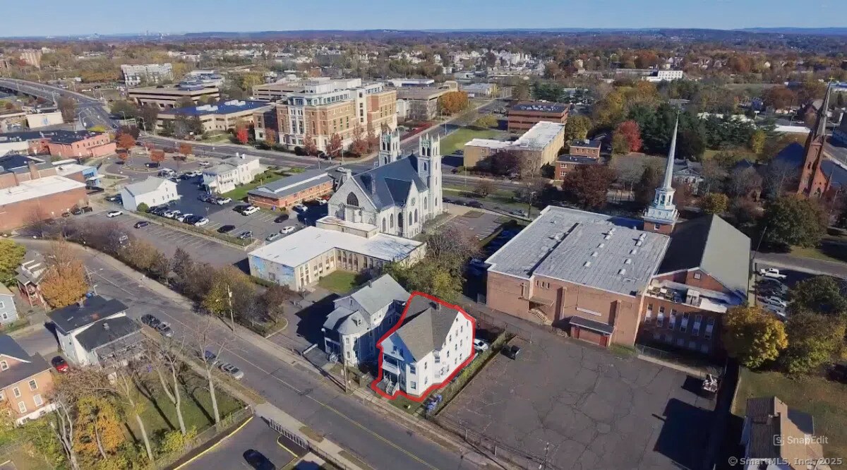 98 Glen St in New Britain, CT - Building Photo