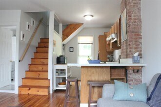 348 Warburton Ave in Hastings On Hudson, NY - Building Photo - Building Photo