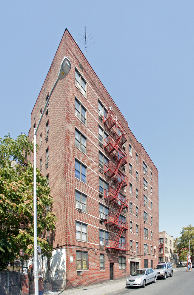 225 Cross Bronx Service Rd N in Bronx, NY - Building Photo - Building Photo