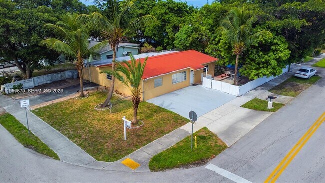11 NE 21st St in Pompano Beach, FL - Building Photo - Building Photo
