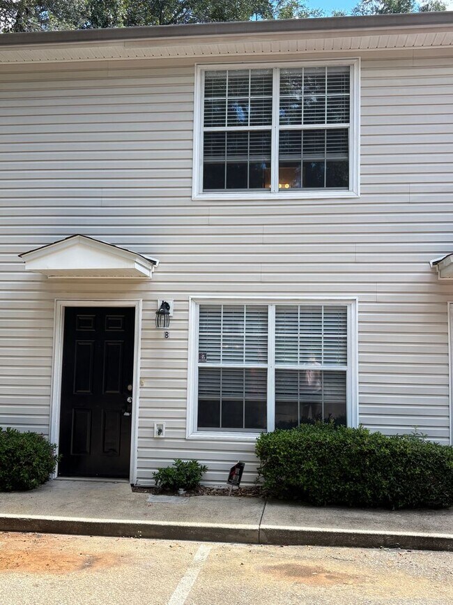 property at 827 Richmond St