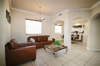 11601 NW 89th St in Doral, FL - Building Photo - Building Photo
