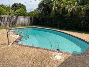 11360 NW 30th Pl in Sunrise, FL - Building Photo - Building Photo