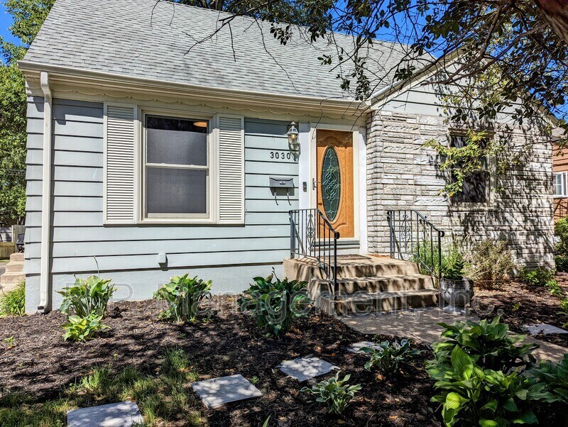 3030 Colorado Ave S in Minneapolis, MN - Building Photo