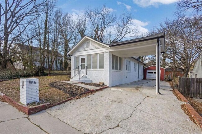 556 Holly St NW in Atlanta, GA - Building Photo - Building Photo