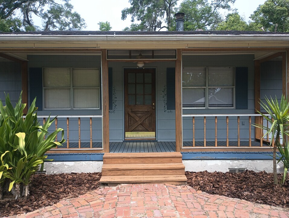 460 Paradise Ln in Bronson, FL - Building Photo