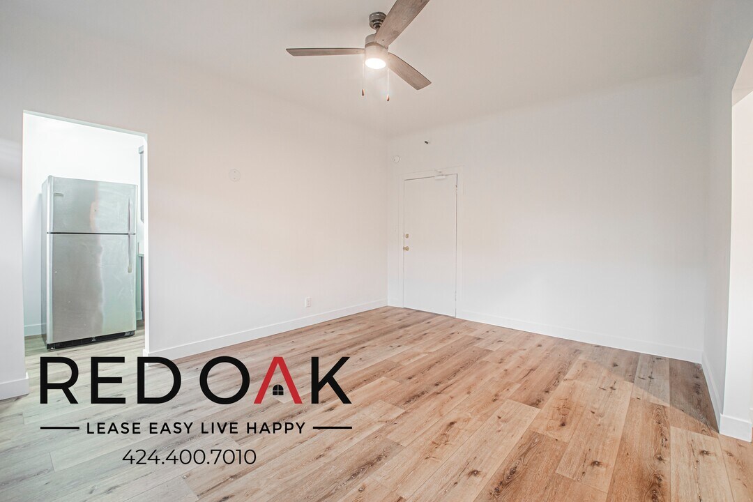 247 S Alexandria Ave in Los Angeles, CA - Building Photo