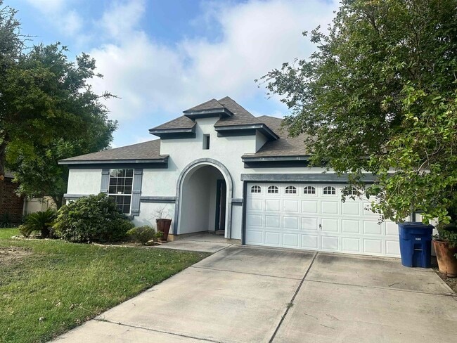 2801 Braids Dr in Laredo, TX - Building Photo - Building Photo