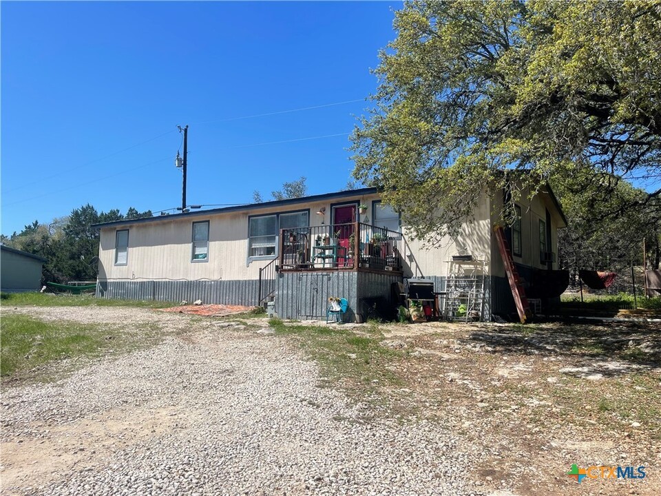 627 Buck Trail in Canyon Lake, TX - Building Photo