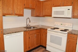 2 Richmond Rd in West Milford, NJ - Building Photo - Building Photo