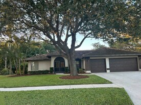 10821 Paso Fino Dr in Wellington, FL - Building Photo