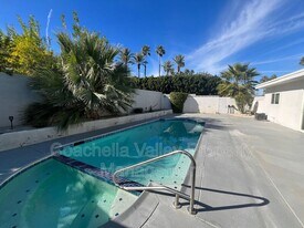 71425 Halgar Rd in Rancho Mirage, CA - Building Photo