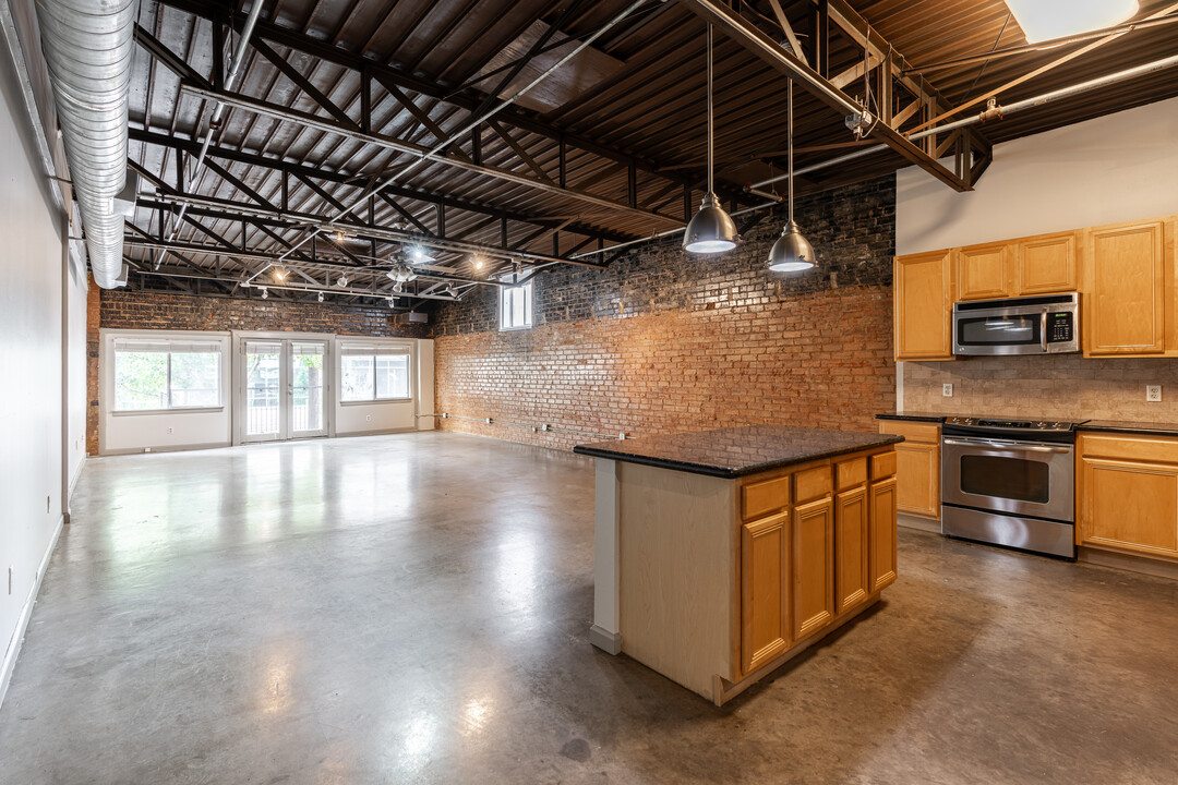 7 Up Lofts in Dallas, TX - Building Photo