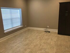 1551 E Main St, Unit Apt 3 in Lake Charles, LA - Foto de edificio - Building Photo