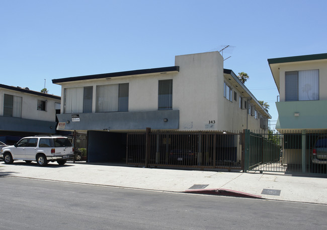 143 N Mariposa Ave in Los Angeles, CA - Building Photo - Building Photo