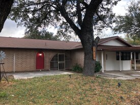 7418 Meadow Cliff St in San Antonio, TX - Building Photo