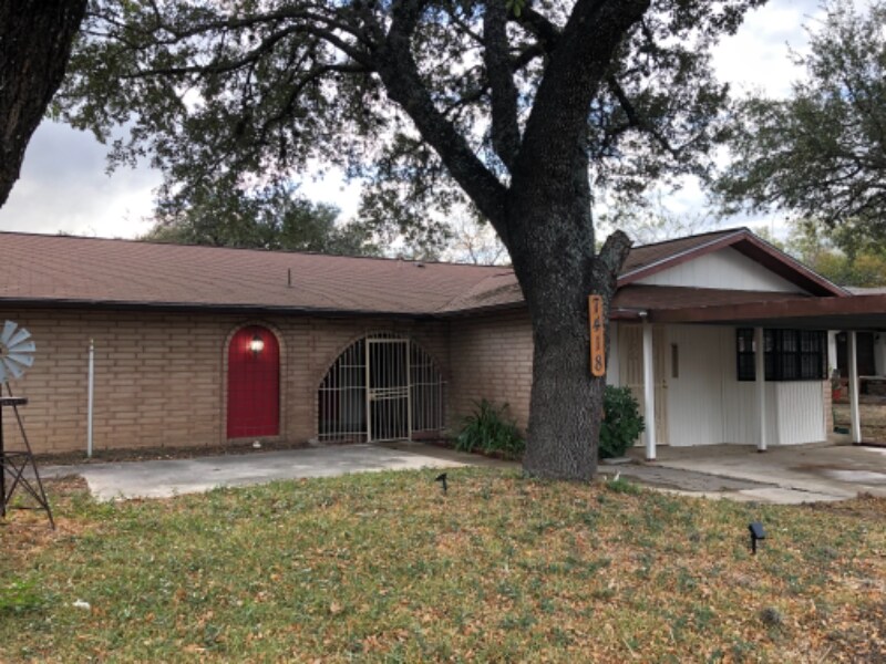 7418 Meadow Cliff St in San Antonio, TX - Building Photo