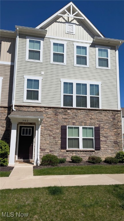 property at 1482 Caymus Ct